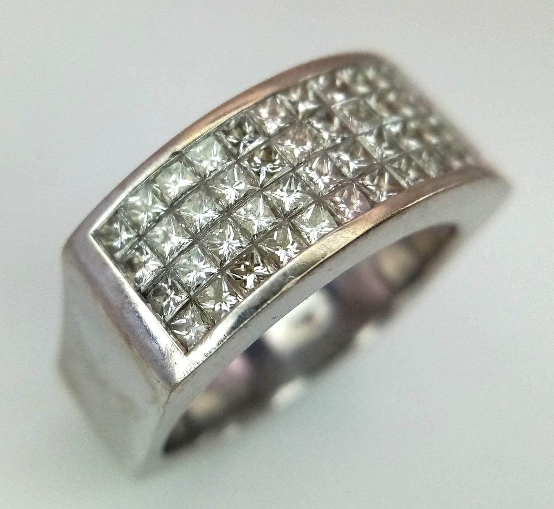 An 18 K white gold ring with four diamond bands. Size: P, weight: 12.3 g. 14272 - Bild 3 aus 7