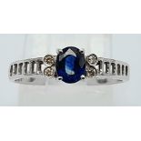 18K WHITE GOLD DIAMOND & SAPPHIRE RING 0.62CT OVAL SAPPHIRE WEIGHT: 2.2G SIZE L