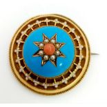 An 18kt Yellow Gold Vintage Mourning Brooch Stone Set and Enamel work. W: 15.5g Diameter: 3.5cm