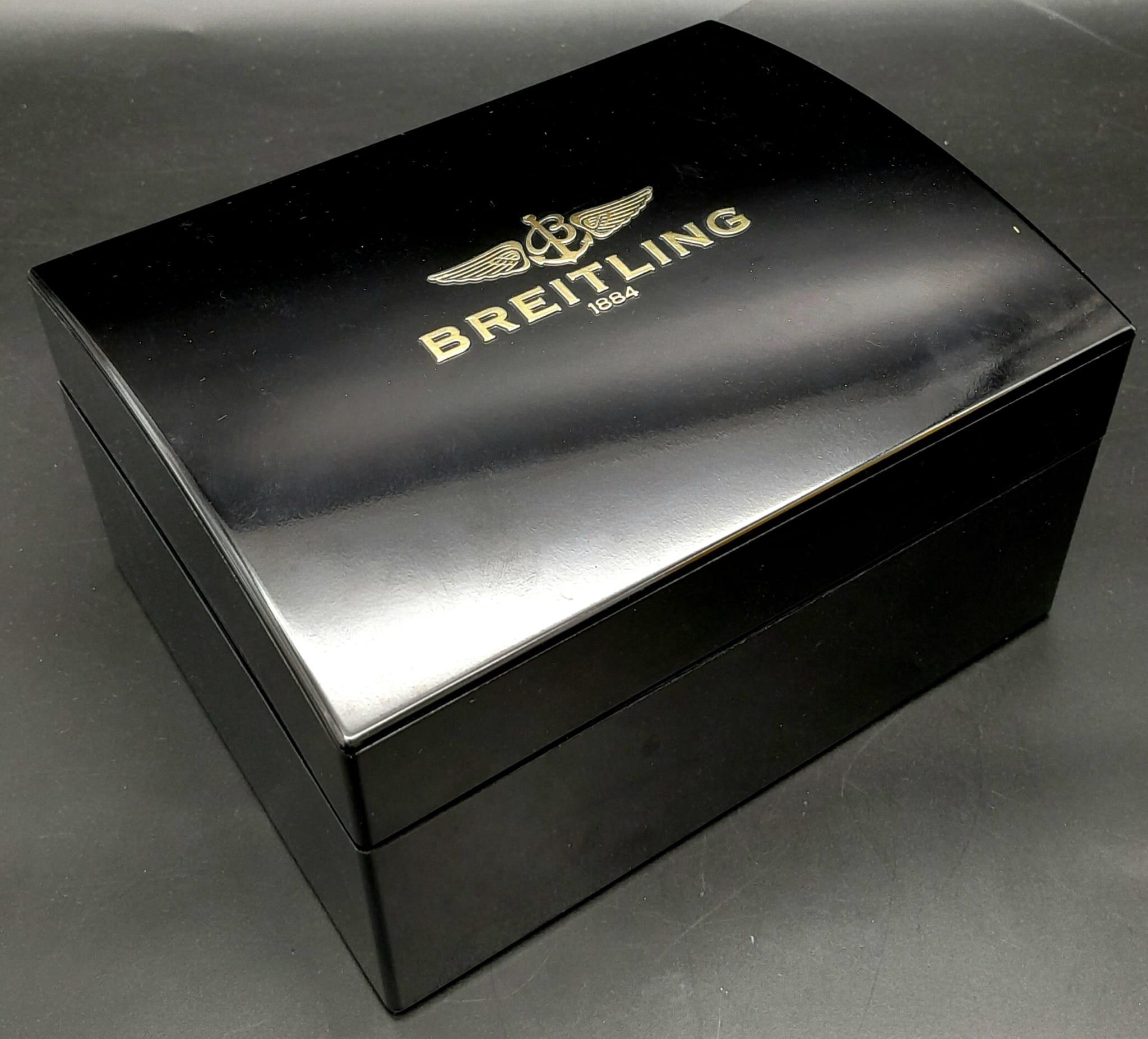 A Breitling Chronograph Automatic Gents Watch. Black leather strap. Stainless steel case - 44mm. - Image 23 of 24