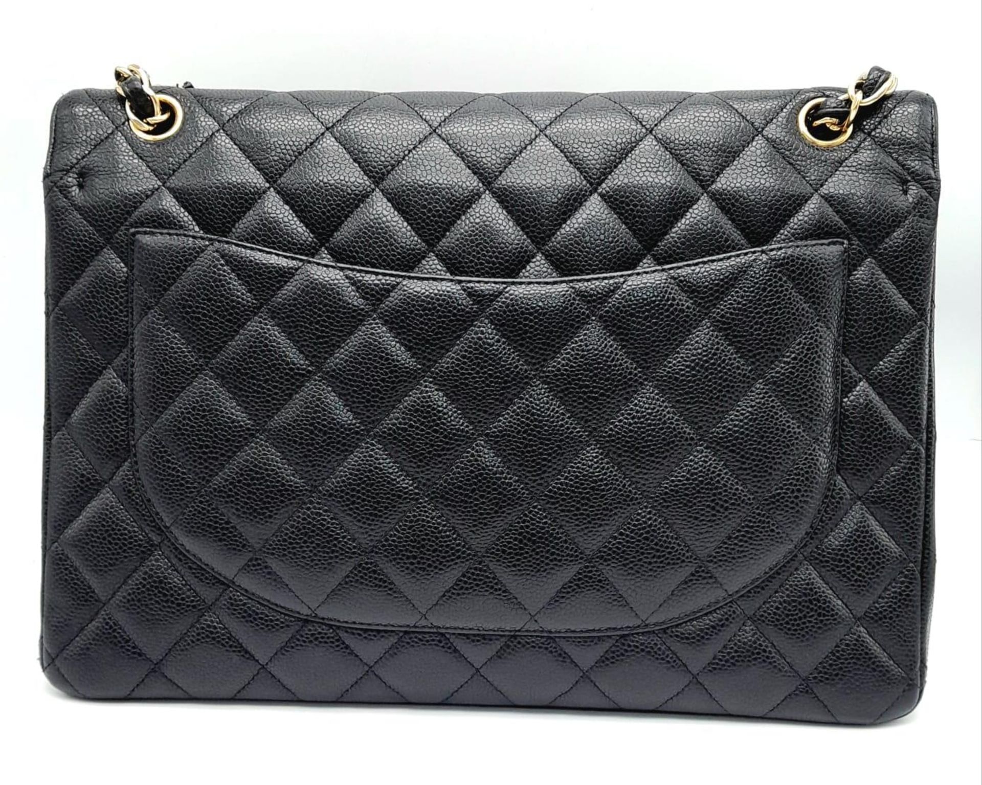 Chanel Maxi Double Flap Caviar Black Bag. The Maxi double flap bag is one of the largest sizes - Bild 3 aus 7