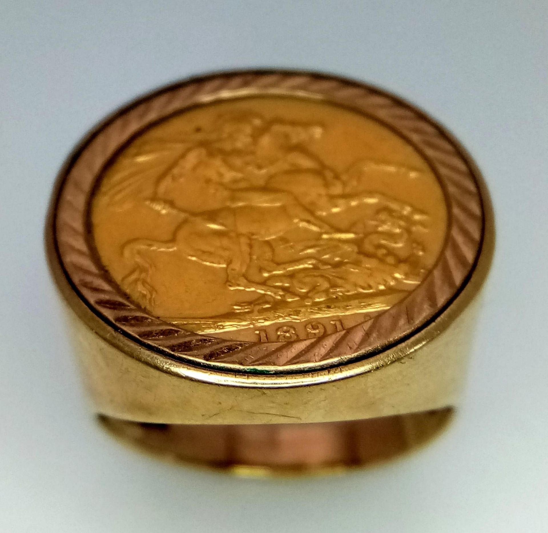 A 22K GOLD VICTORIAN SOVEREIGN DATED 1891 SET IN A 9K GOLD RING . 15.4gms size T - Bild 3 aus 5