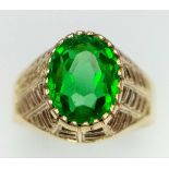 9K Gold Green Stone Ring. WEIGHT: 3.67g