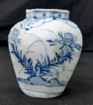 An Antique Ming Dynasty Small Blue and White Porcelain Pot. Please see photos for conditions. 9cm