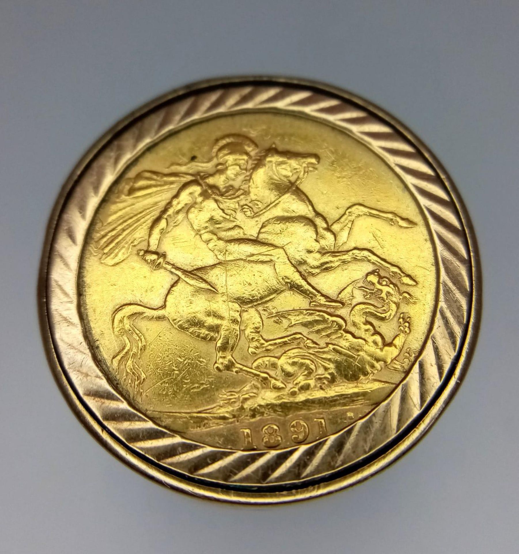 A 22K GOLD VICTORIAN SOVEREIGN DATED 1891 SET IN A 9K GOLD RING . 15.4gms size T - Bild 2 aus 5