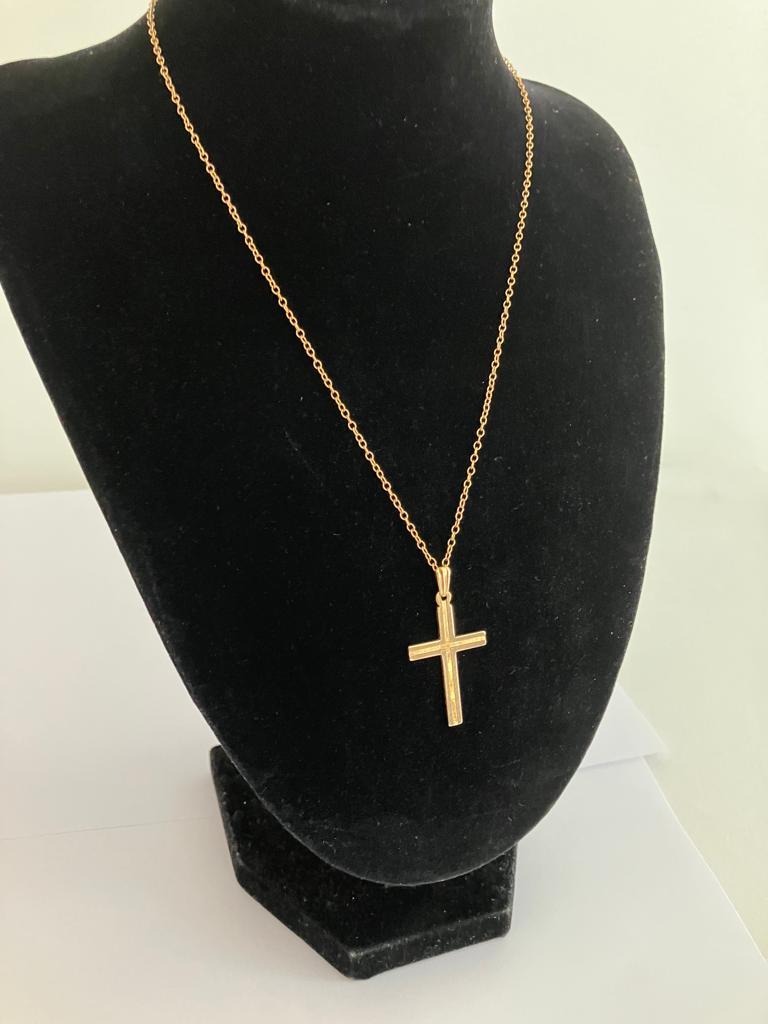 A vintage 9 carat YELLOW GOLD CROSS and CHAIN. Both pieces having full UK hallmark. Gold cross 3.5 - Image 3 of 3