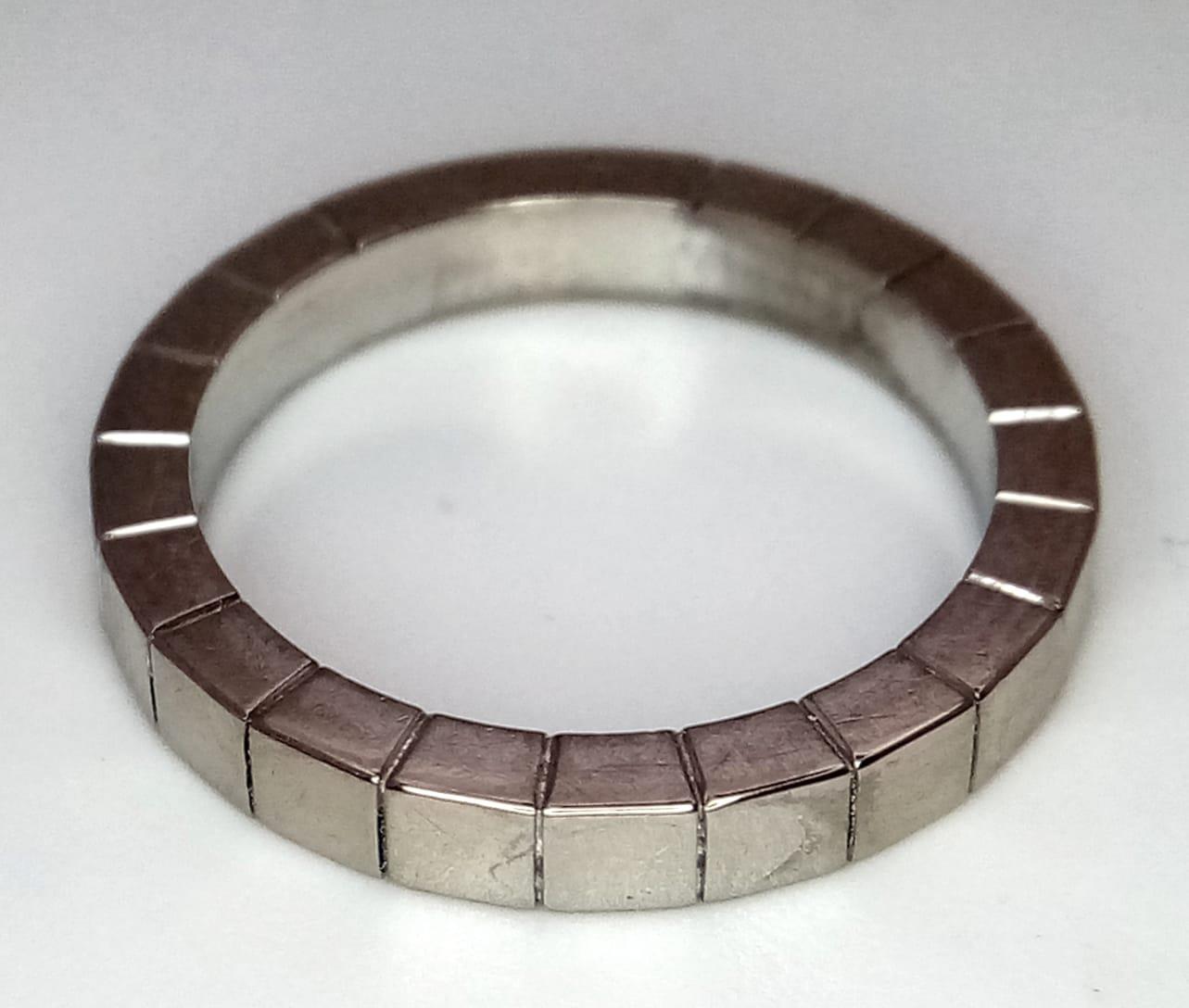 A vintage, 19 K white gold CARTIER band ring, fully hallmarked, size: O, weight: 6.7 g, in its - Image 6 of 8