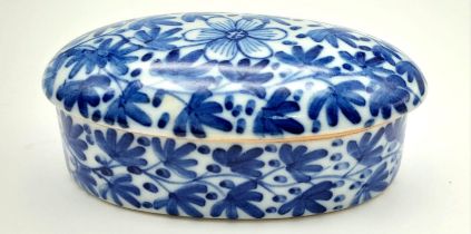 An Early 20th Century Chinese Blue and White Ceramic Snuff Box. 7cm