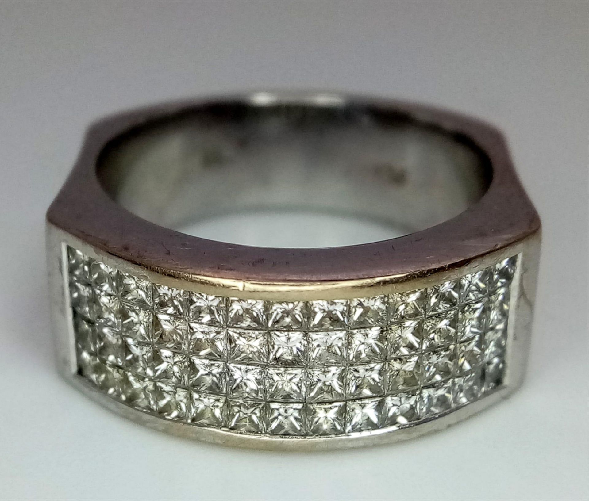 An 18 K white gold ring with four diamond bands. Size: P, weight: 12.3 g. 14272 - Bild 2 aus 7