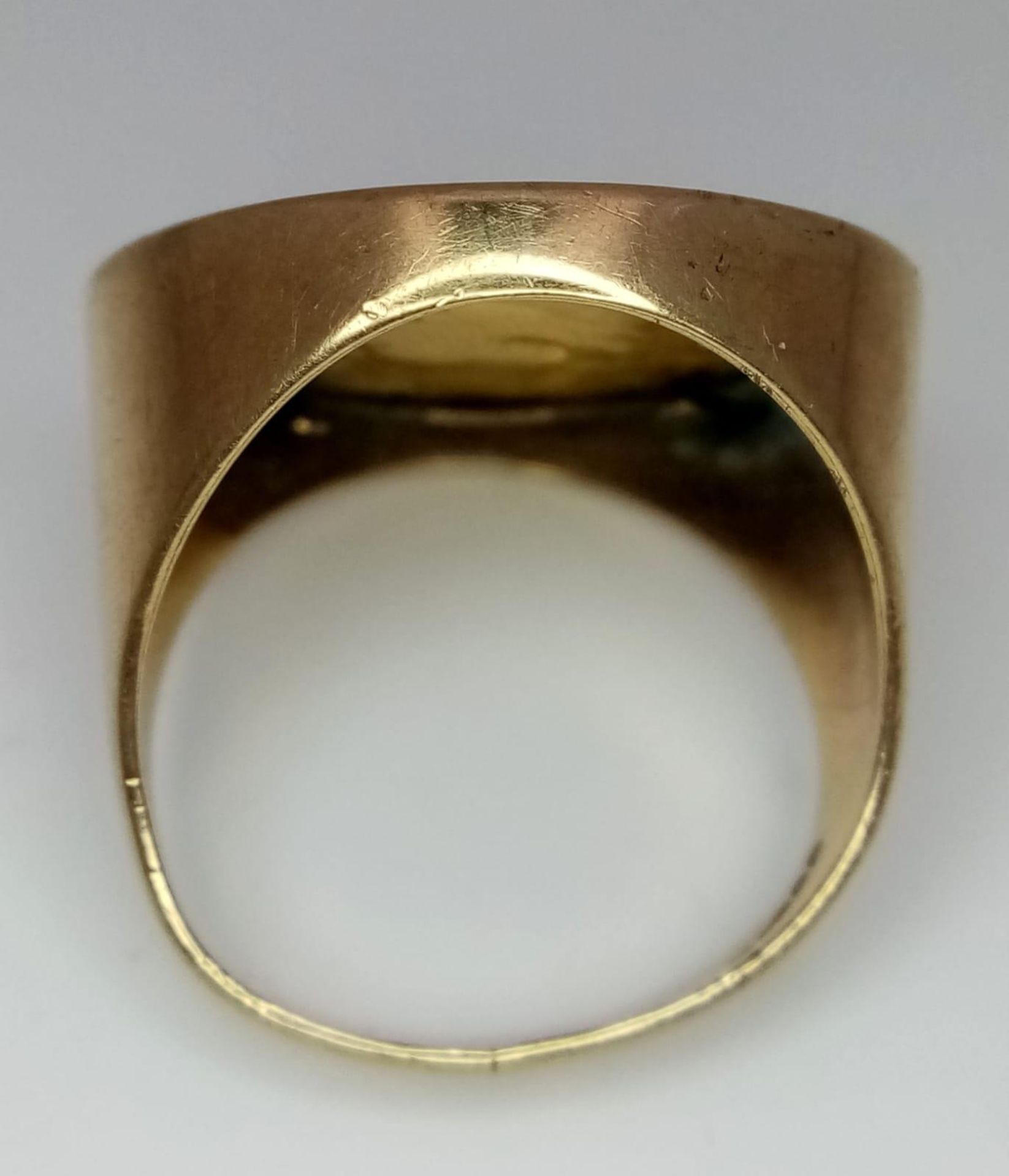 A 22K GOLD VICTORIAN SOVEREIGN DATED 1891 SET IN A 9K GOLD RING . 15.4gms size T - Bild 4 aus 5