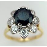 A BEAUTIFUL 18K YELLOW GOLD DIAMOND & SAPHIRE CLUSTER RING, WITH APPROX 0.30CT SAPPHIRE CENTRE AND