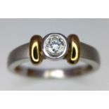 A 9 K yellow and white gold solitaire ring with a brilliant round cut diamond (0.15 carats), size: