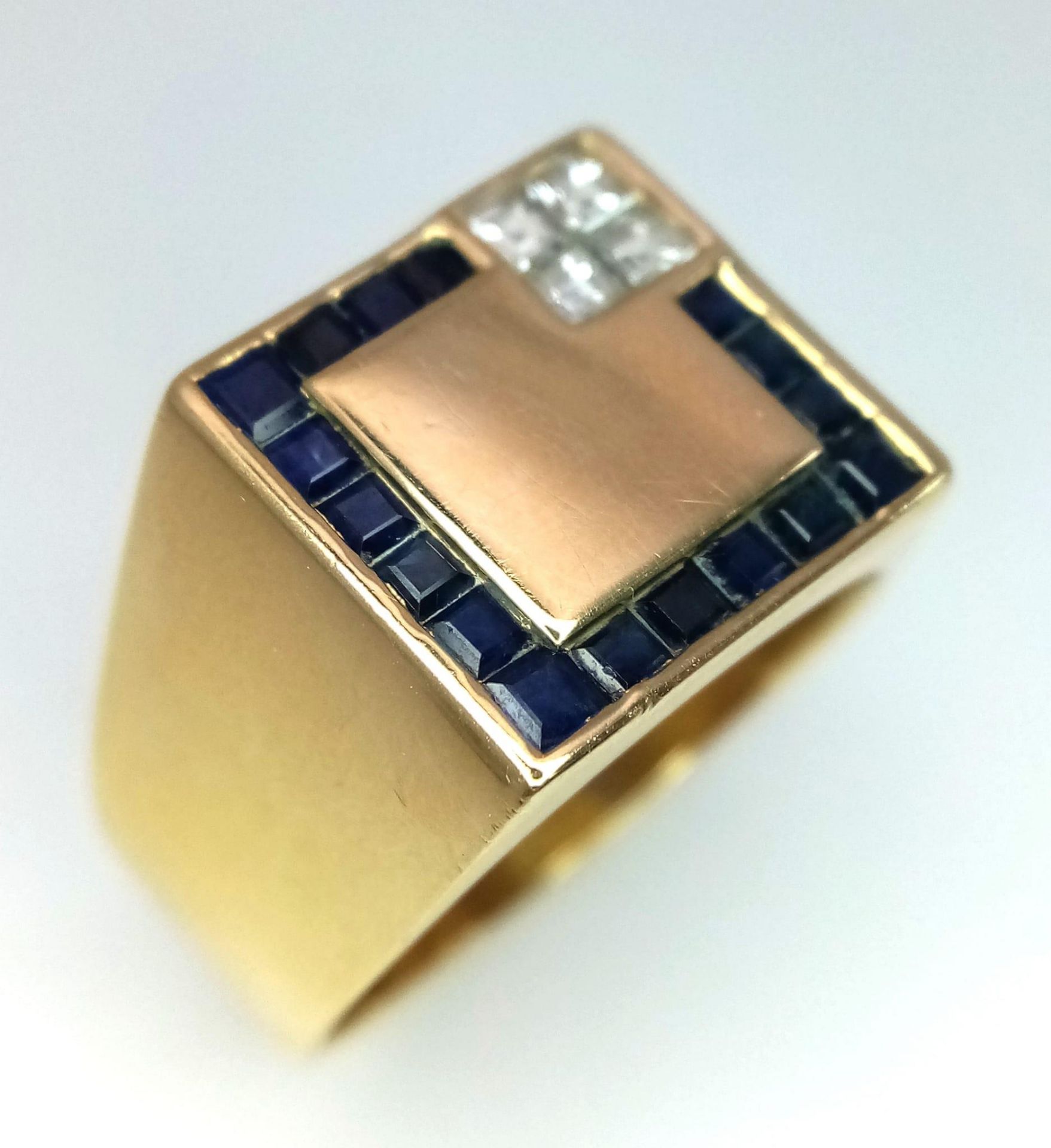 A gents, 18 K yellow gold cygnet ring with square cut blue sapphires and diamonds, size: W, - Bild 3 aus 7
