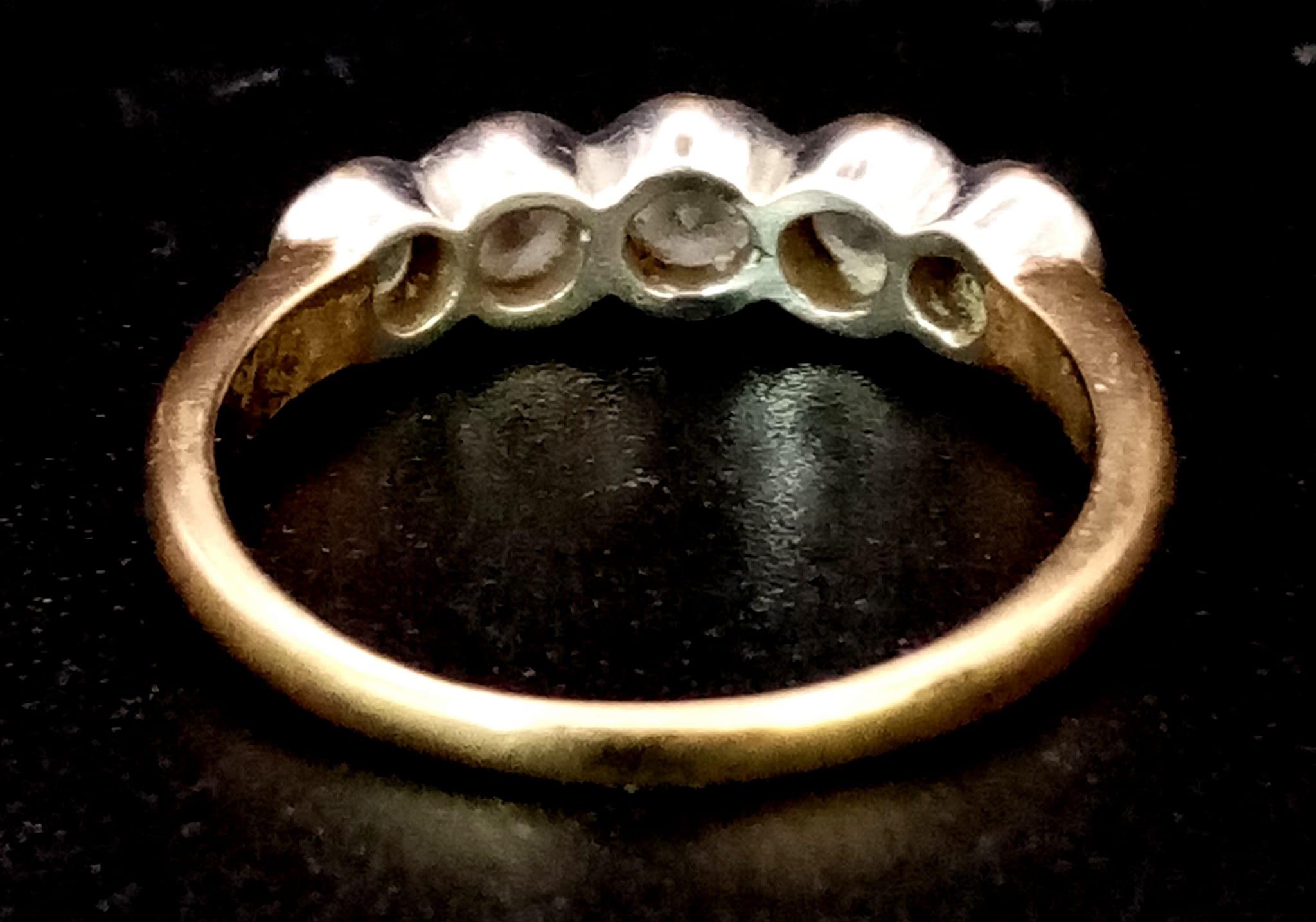 A VINTAGE 9K GOLD RING HAVING 5 DIAMONDS SET IN PLATINUM . 2.45gms size N - Image 3 of 4