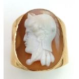 A 9 K yellow gold ring with a fine agate cameo depicting the head of an ancient Roman soldier. Size: