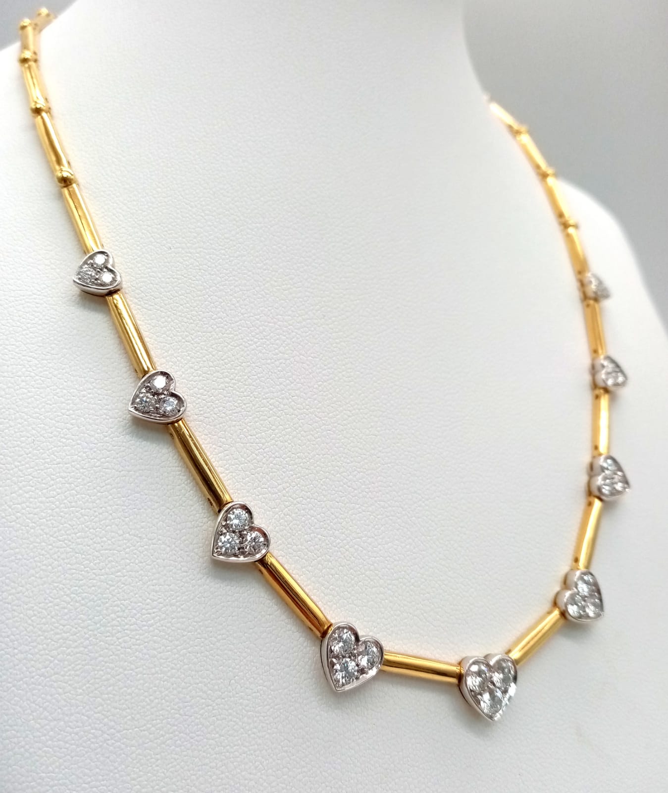 A Gorgeous 18K Gold and Heart-Diamond Necklace and Bracelet Set. The necklace is decorated with - Image 21 of 21