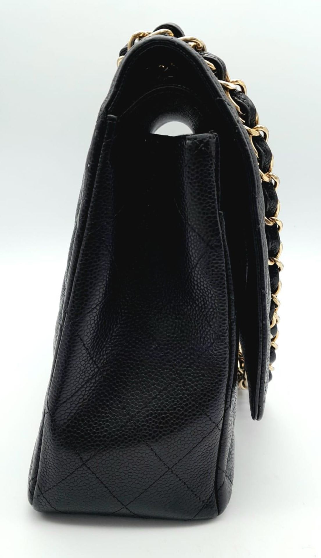 Chanel Maxi Double Flap Caviar Black Bag. The Maxi double flap bag is one of the largest sizes - Bild 2 aus 7