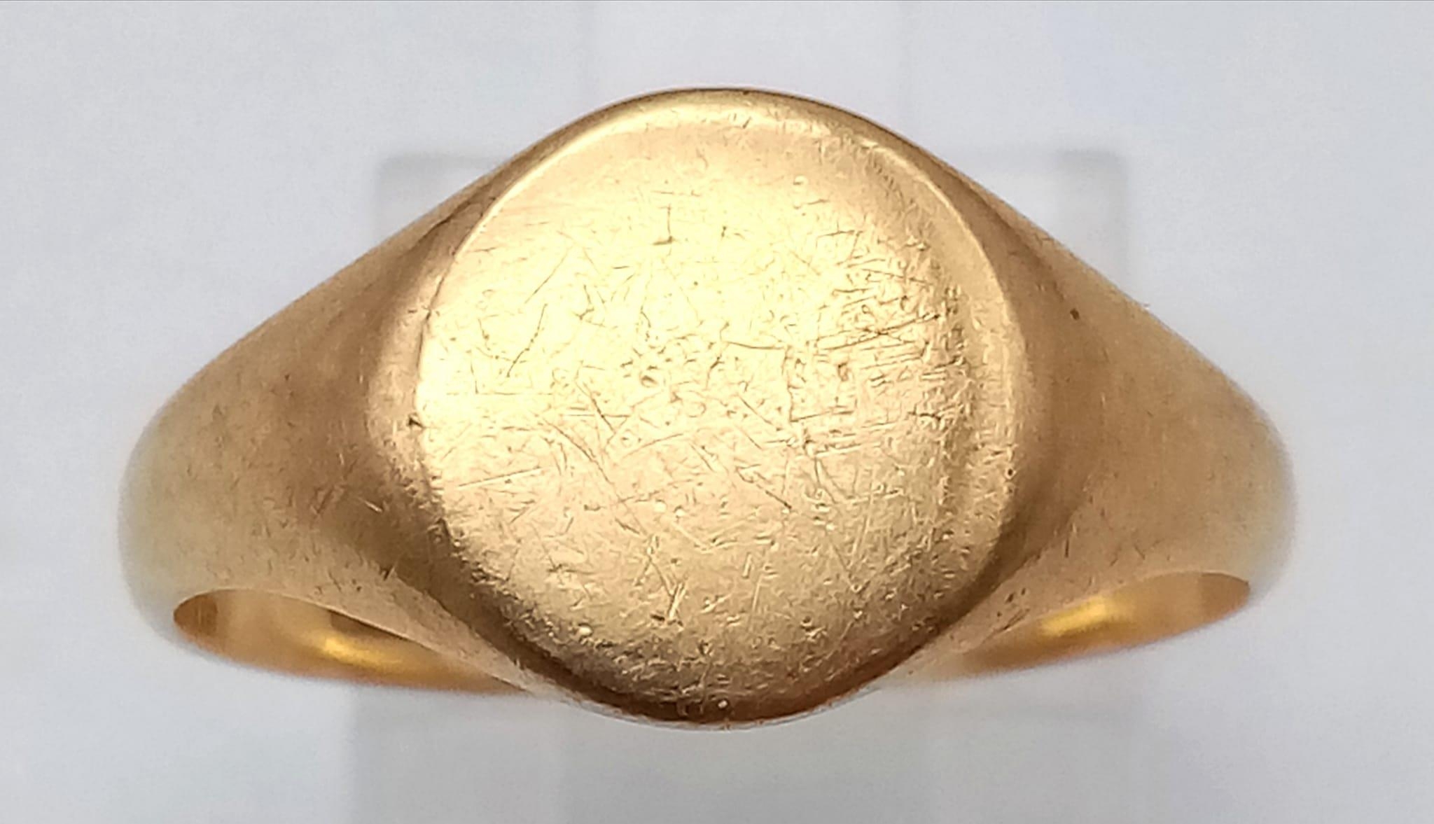 A Vintage 18K Yellow Gold Signet Ring. Size Q. 4.63g weight. - Image 2 of 4
