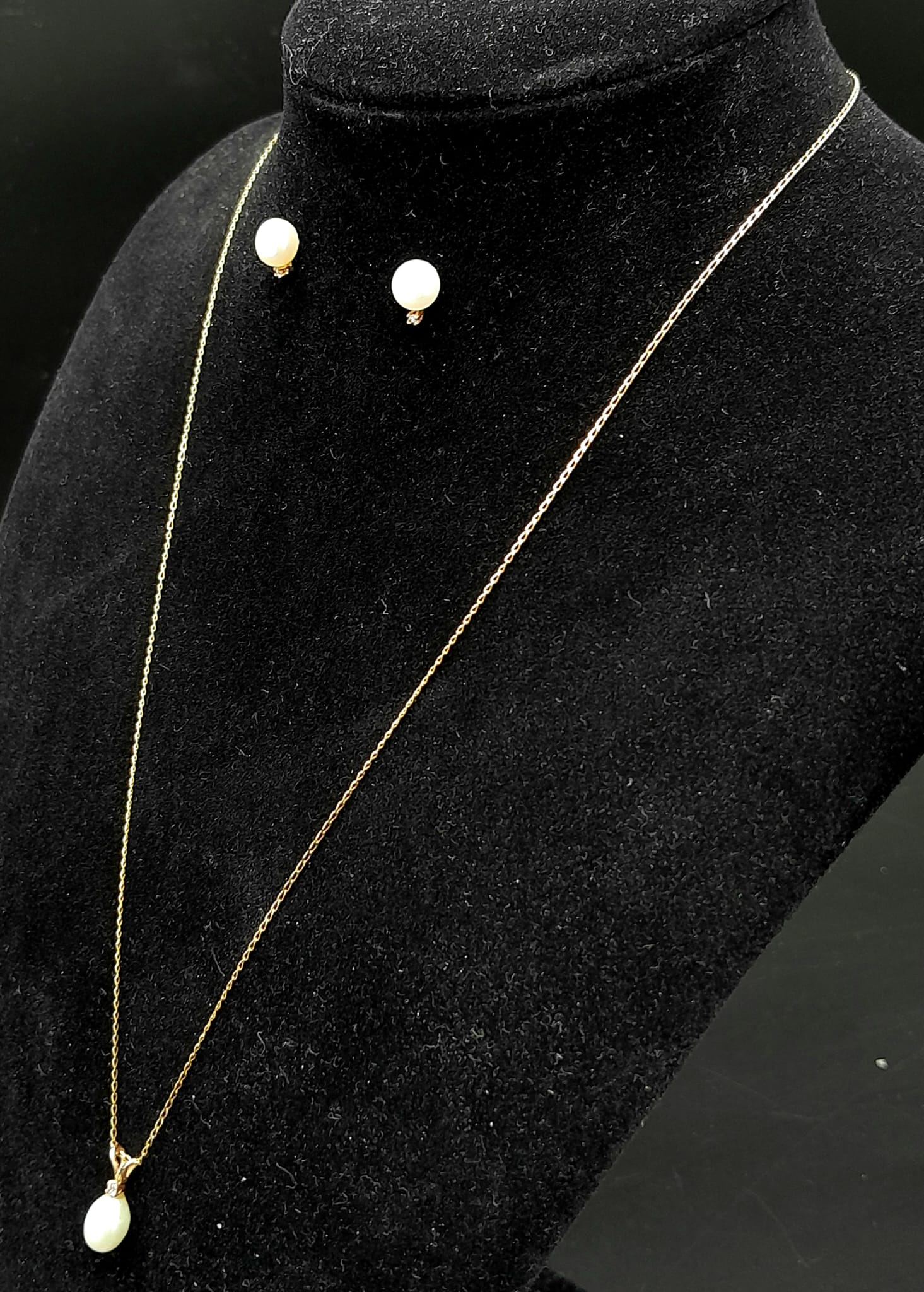 An Unworn 9 Carat Yellow Gold Pearl and Diamond Set Necklace & Matching Earrings. 46cm Length Chain, - Image 8 of 11