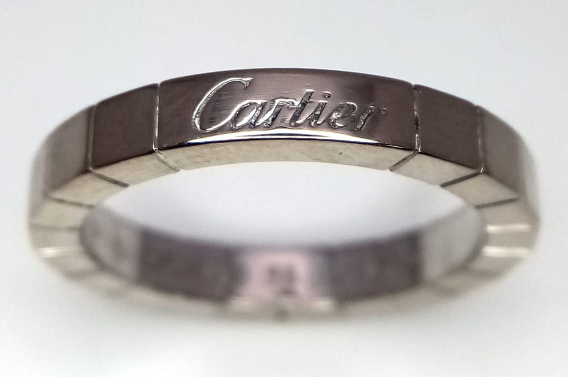 A vintage, 19 K white gold CARTIER band ring, fully hallmarked, size: O, weight: 6.7 g, in its