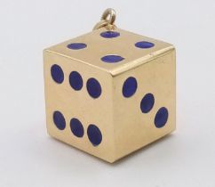 14K YELLOW GOLD WITH BLUE ENAMEL DICE CHARM / PENDANT. TOTAL WEIGHT 1.8G.