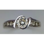 18K WHITE GOLD DIAMOND SOLITAIRE RING WITH DIAMOND SHOULDERS. MAIN DIMAOND 0.50CT, PLUS 0.25CT