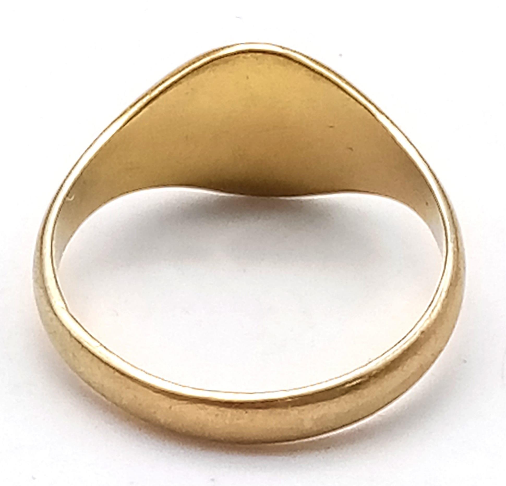 A Vintage 18K Yellow Gold Signet Ring. Size Q. 4.63g weight. - Image 3 of 4