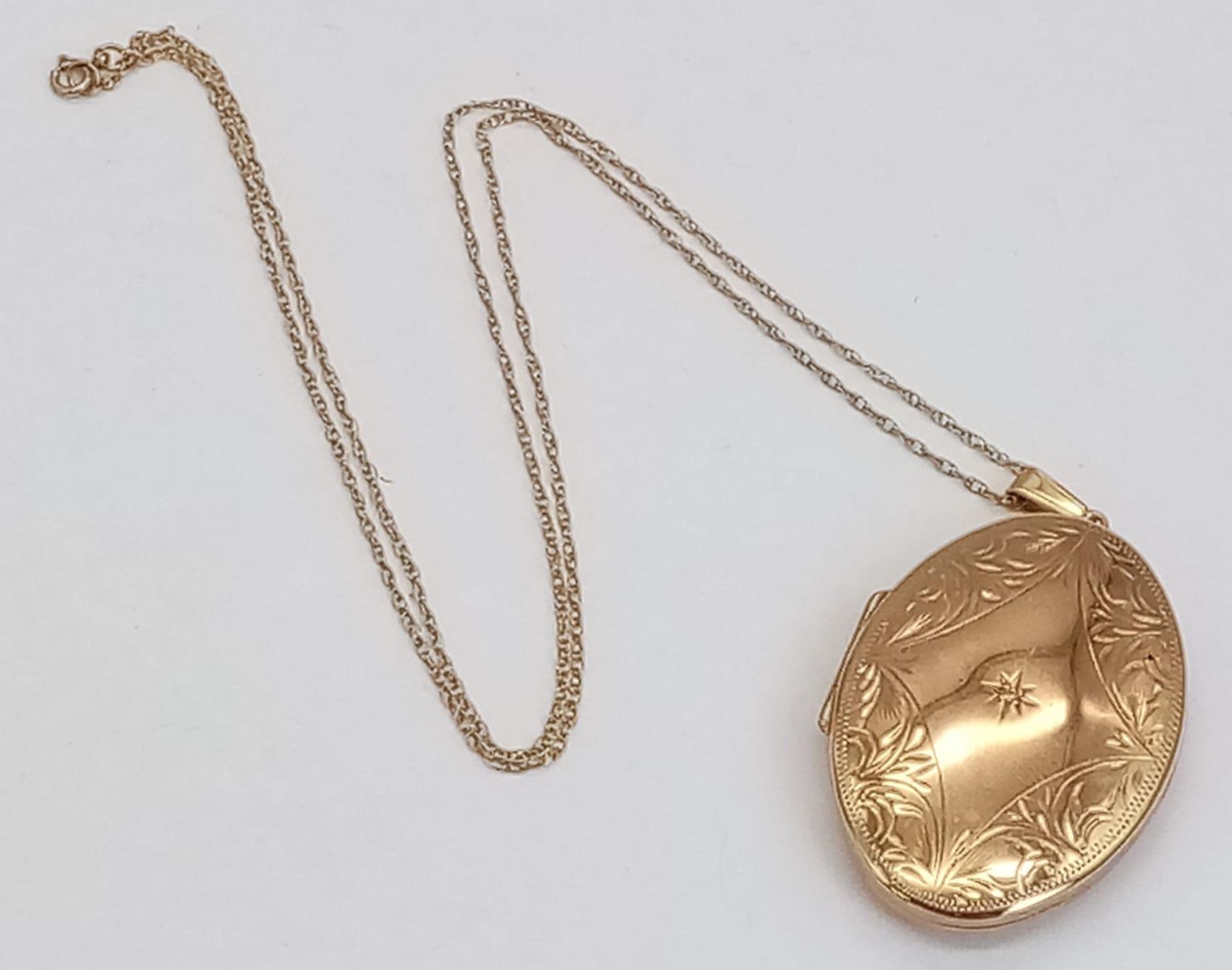 A 9K Yellow Gold Diamond Locket Pendant on a 9K Yellow Gold Disappearing Necklace. 5cm and 46cm. 8. - Bild 2 aus 4