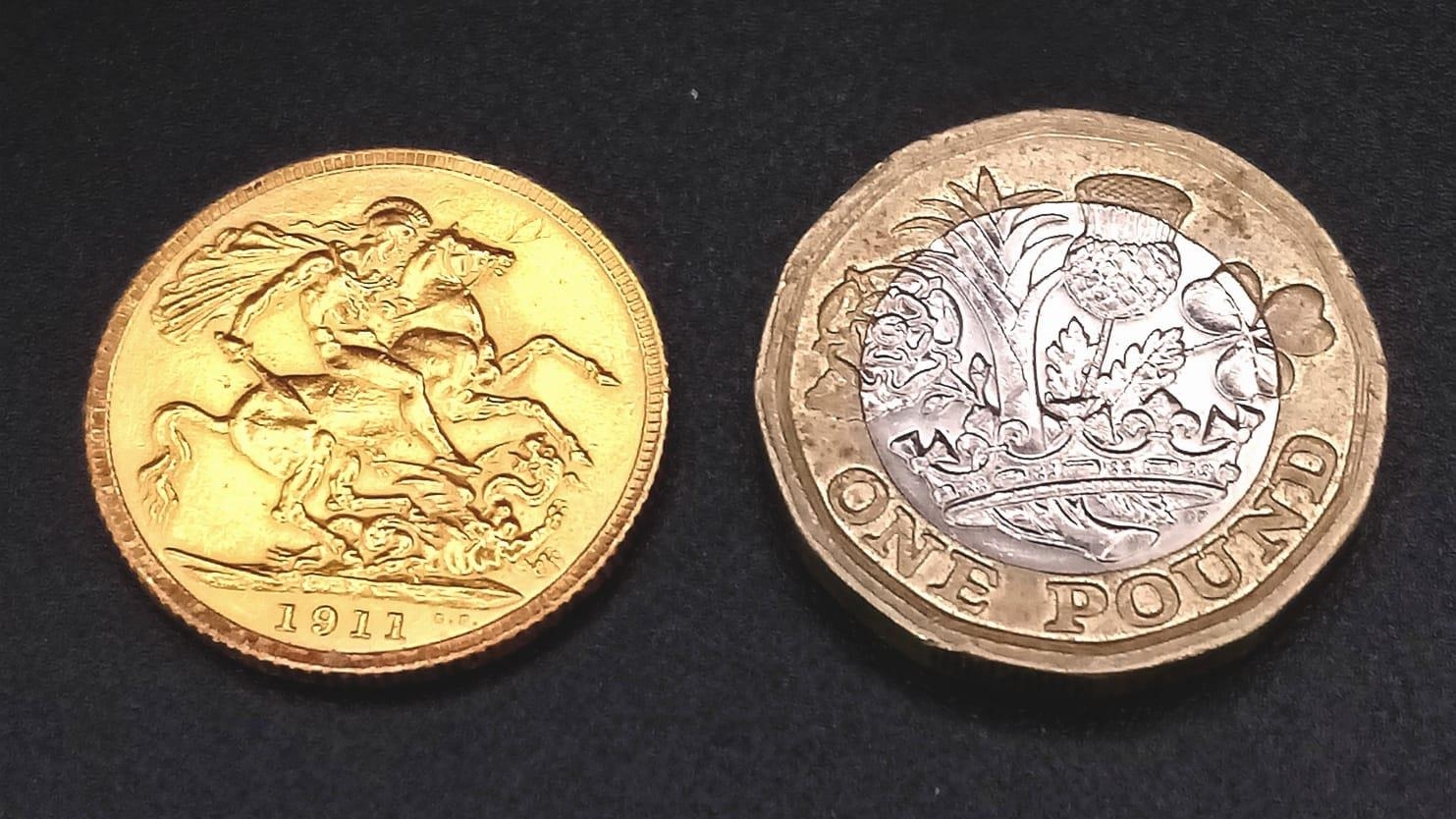 A 22K GOLD SOVEREIGN DATED 1911 IN VERY NICE CONDITION . 8gms - Image 2 of 3