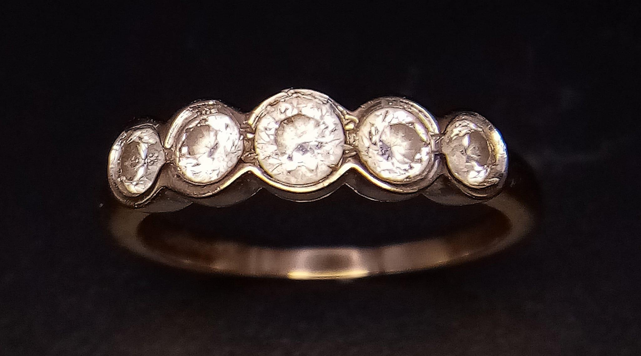 A VINTAGE 9K GOLD RING HAVING 5 DIAMONDS SET IN PLATINUM . 2.45gms size N