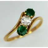 18K YELLOW GOLD 0.25CT DIAMOND & EMERALD RING. TOTAL WEIGHT 2.7G. SIZE S