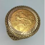 A TRADITIONAL STYLE HALF SOVEREIGN RING WITH A 1982 QUEEN ELIZABETH II HALF SOVEREIGN COIN SET IN