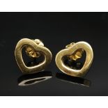 A CLASSIC PAIR OF TIFFANY & CO 18K YELLOW GOLD HEART STUD EARRINGS, WITH ORIGINAL TIFFANY & CO