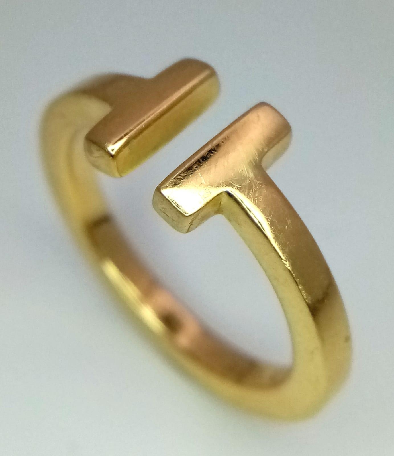 A TIFFANY & CO T SQUARE RING SET IN 18K YELLOW GOLD IN GOOD CONDITION, RRP £1900 SIZE N 5.8G - Image 2 of 5