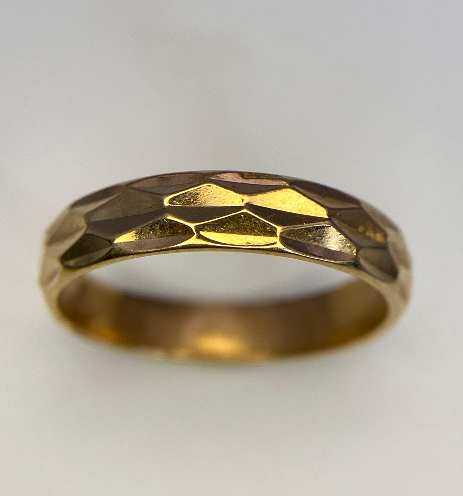A 9K Yellow Gold Faceted Band Ring. Size M. 2.9g weight.