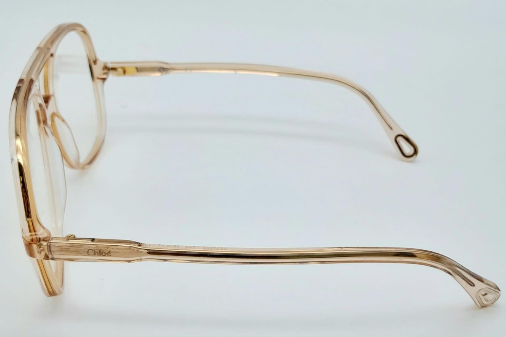 Chloe 'Patty' Eyeglasses. Large navigator shape/style and nude colour, Patty brings a 70s-inspired - Bild 7 aus 11