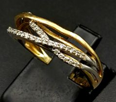 A 9K YELLOW GOLD DIAMOND CROSSOVER SPLIT BAND RING 0.15CT 2.6G SIZE N