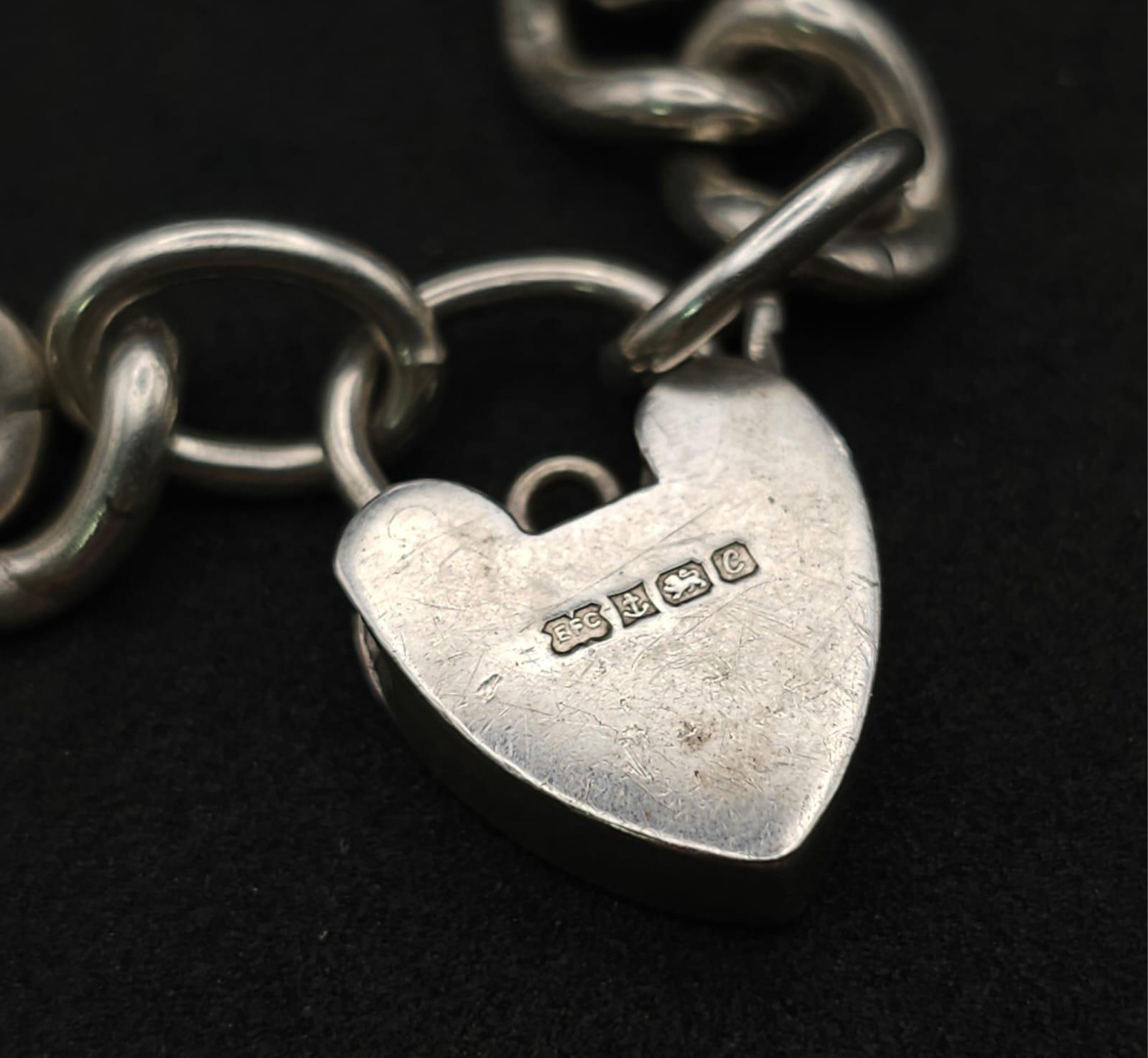 A Sterling silver chunky charm bracelet with heart padlock fastening. 31.6g - Image 3 of 7