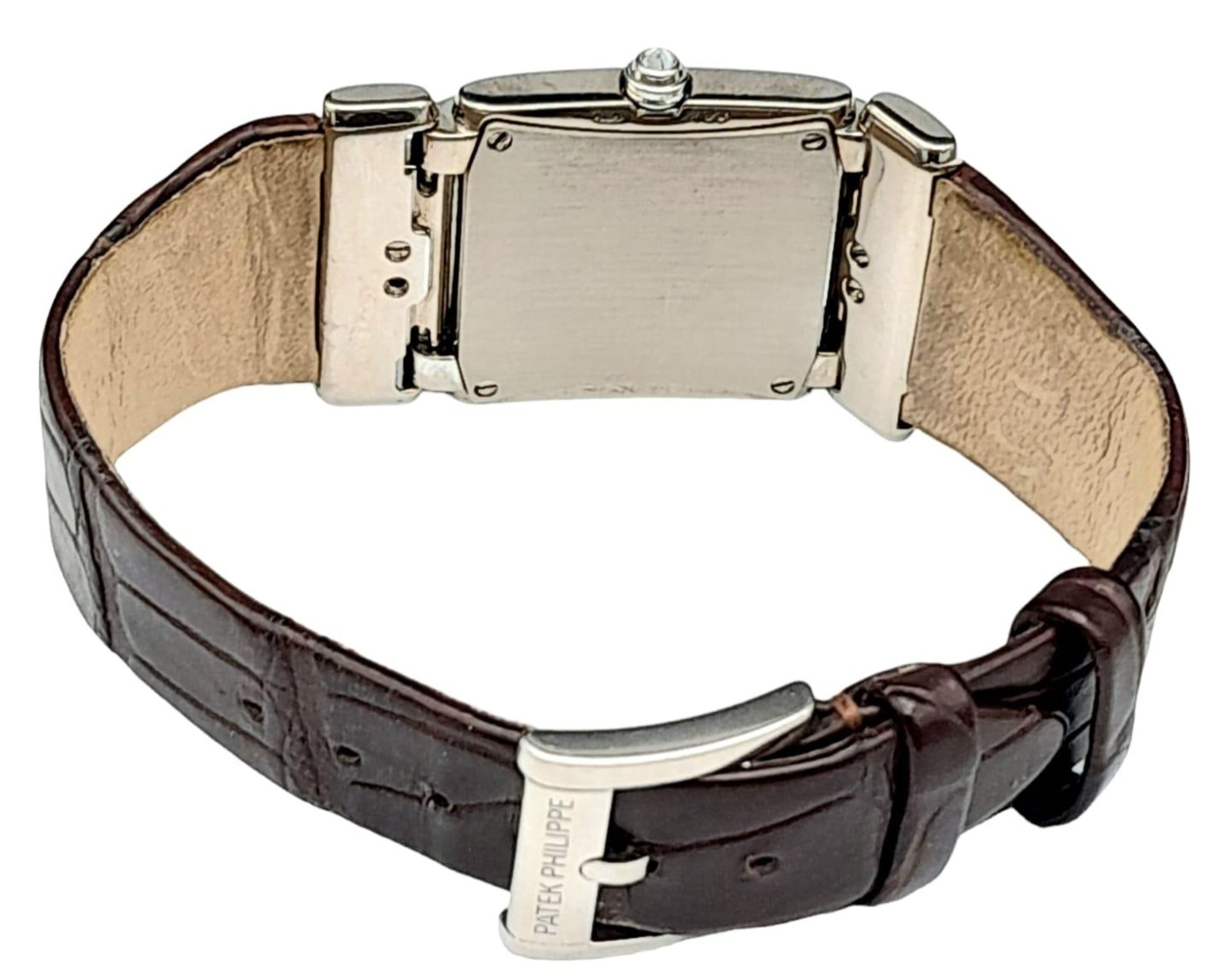 A Vintage Patek Philippe 18K White Gold and Diamond Ladies Watch. Brown leather strap with 18k - Bild 6 aus 11