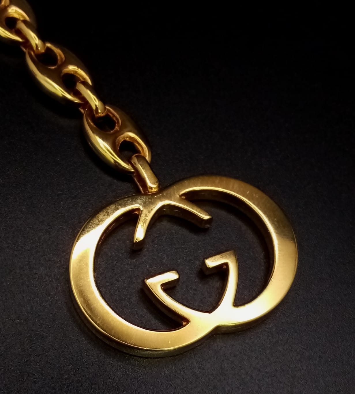 A Gucci Gold Plated Interlocking Keychain. This well constructed Gucci logo keychain is 12cm in - Image 2 of 4