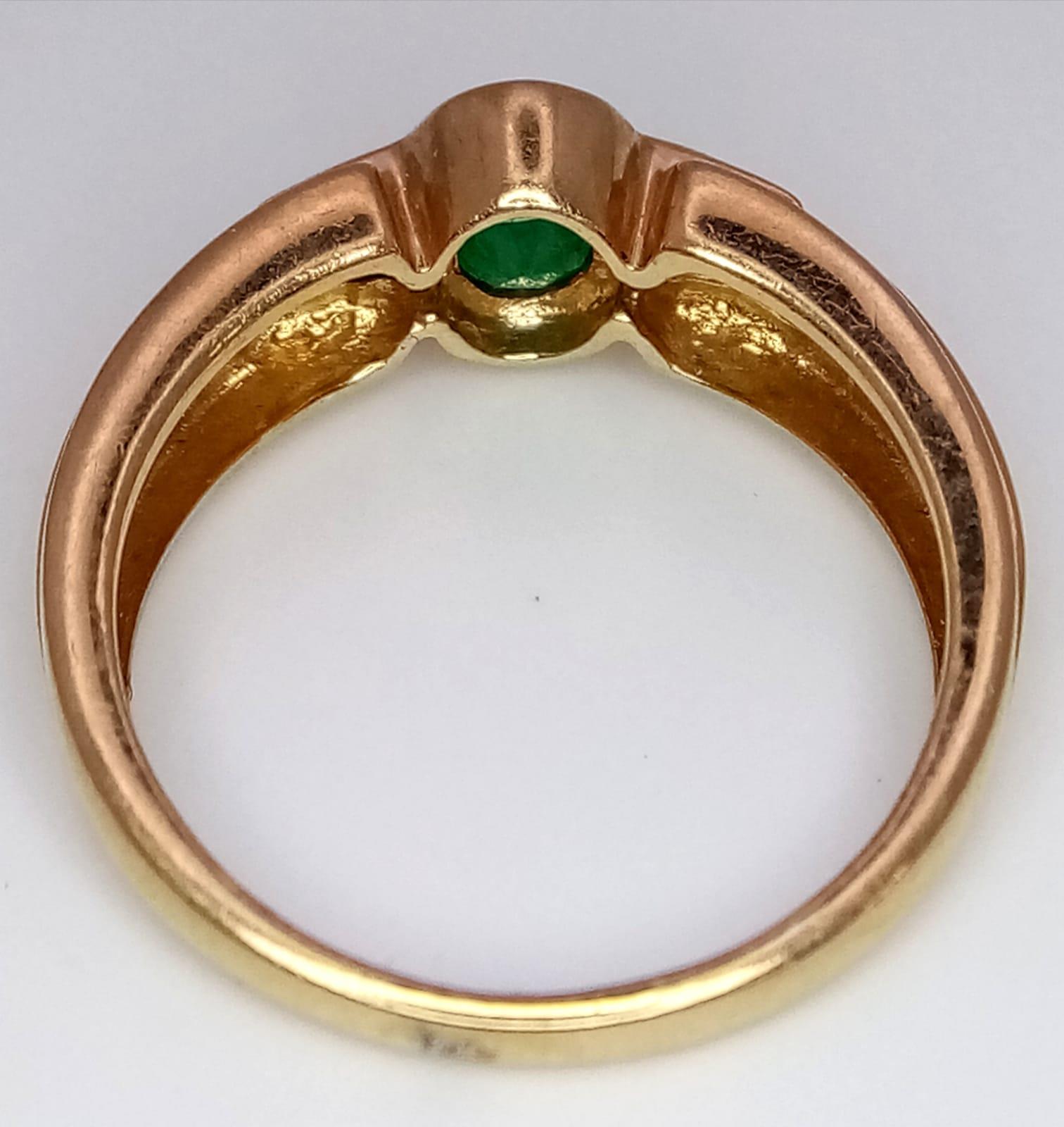 An Art Deco Style 9K Yellow Gold Emerald Ring. Size N. 2.72g total weight. - Image 3 of 4