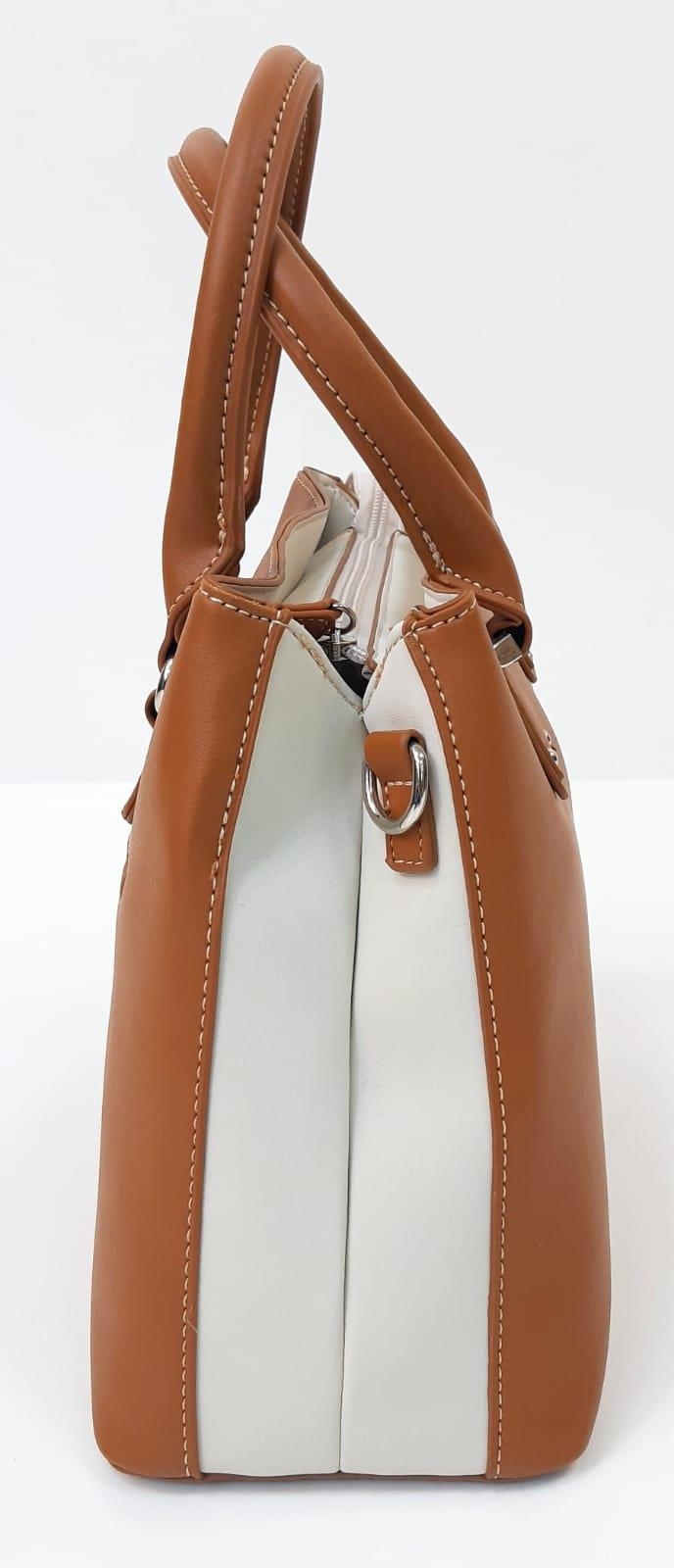 An Unused French, David Jones Paris, Tan Leather Handbag 30x37cm. Comes with Shoulder Strap. - Image 2 of 5