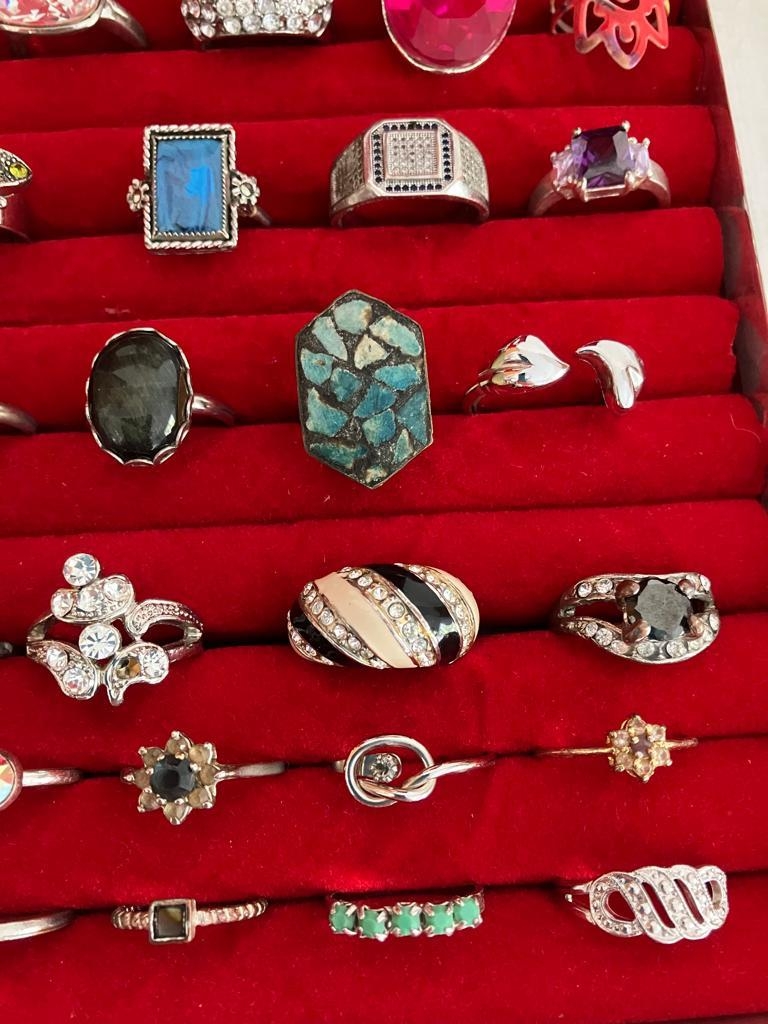 Large selection of DRESS RINGS presented in a Magnificent White Metal Jewellery Box with Beautiful - Image 2 of 6