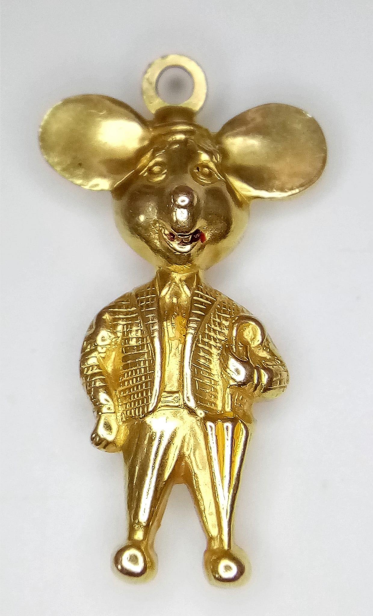 A Vintage 18K Yellow Gold Gentleman Mouse Pendant/Charm. 3cm. 2.66g weight.