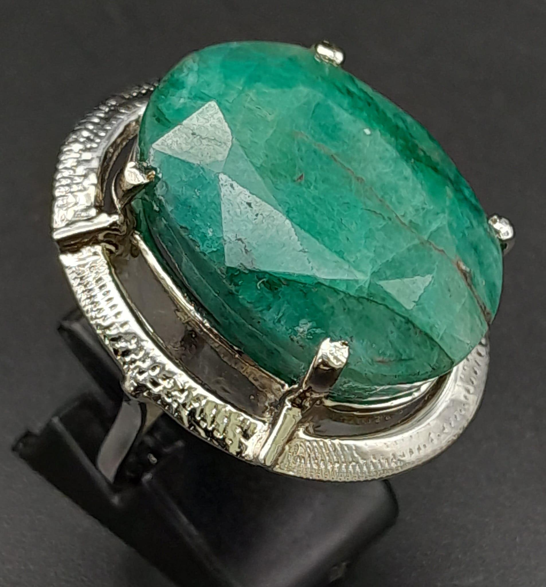 A 50ct Brazilian Oval Cut Emerald Ring. Set in 925 Sterling Silver. Size P. Comes with a - Image 3 of 7