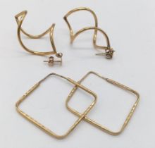 Two 9 K yellow gold pair of earrings with a three dimensional wire design. Drop : 4 cm, total