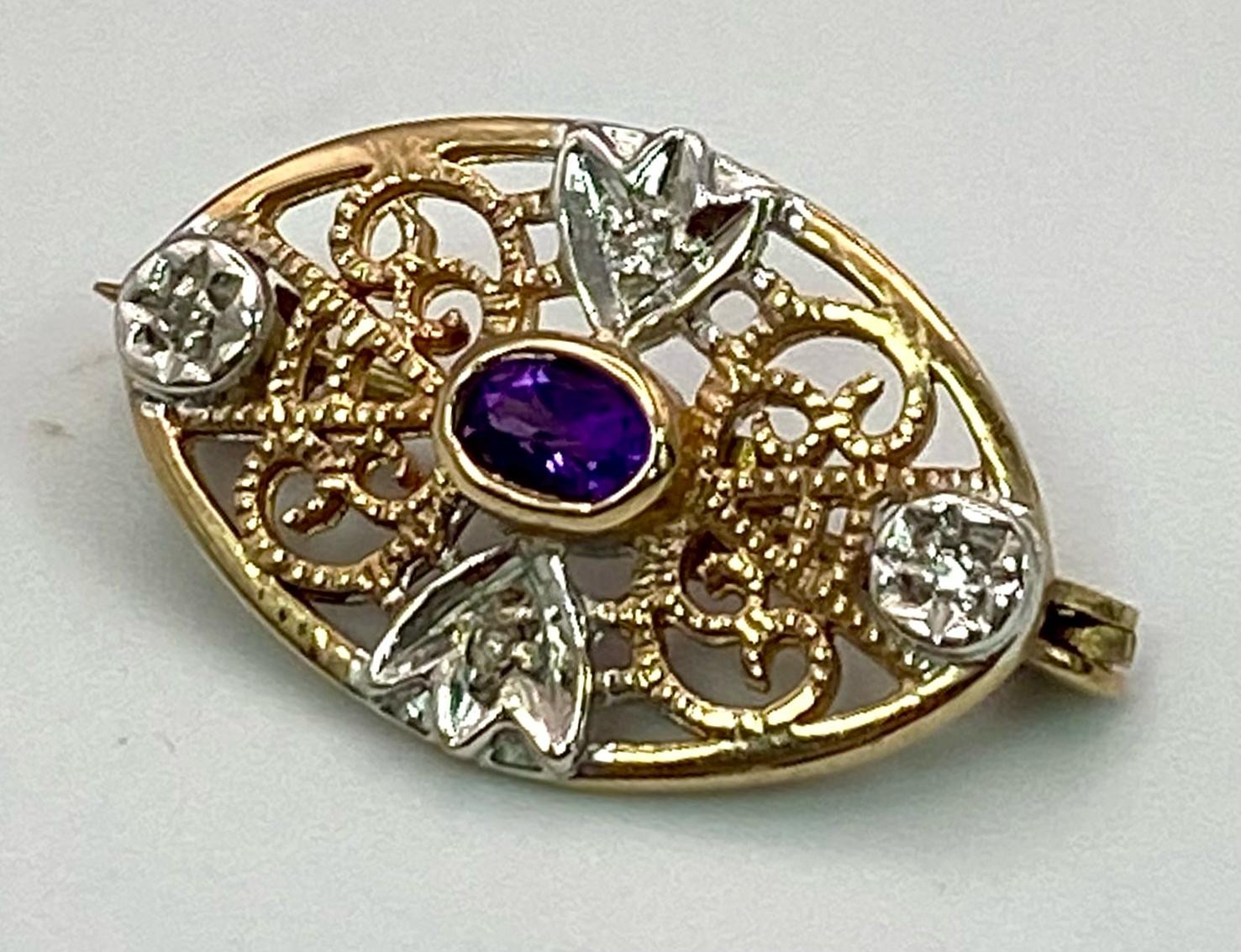 9K YELLOW GOLD DIAMOND & AMETHYST BROOCH. 2CM IN LENGHT. WEIGHT: 2G, 22X13MM - Image 2 of 5