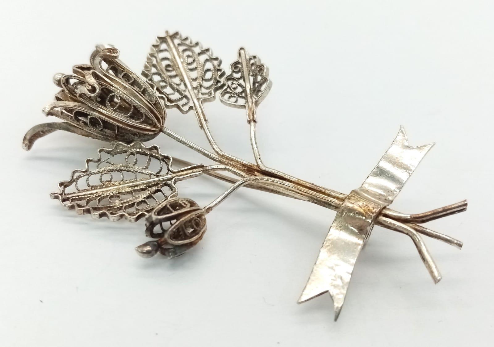 Antique Sterling Silver Filigree Flower Design Brooch or Scarf/Kilt Pin. 7cm Tall. 8.26 Grams. - Image 3 of 4