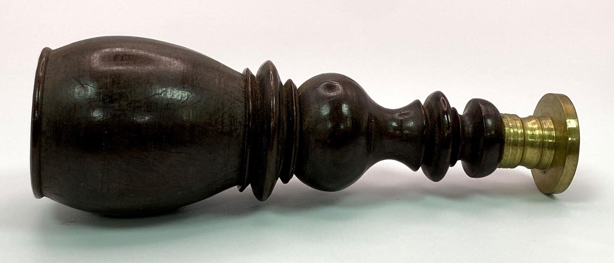 An Excellent Condition 19th Century Antique Wood and Brass Seal Size: 7.5cm - Image 2 of 5