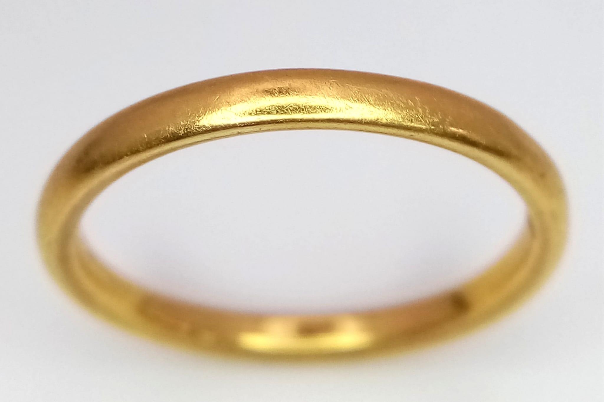 A Vintage 22K Yellow Gold Band Ring. Size R. 4.18g weight. - Image 2 of 4